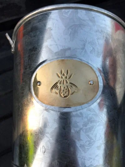 Honey extractor lid
